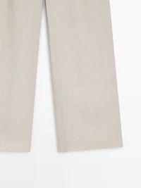 Linen capri trousers with darts