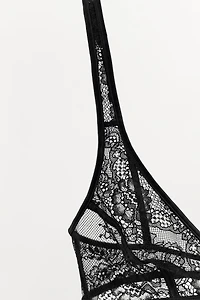 LACE TRIANGLE BRALETTE