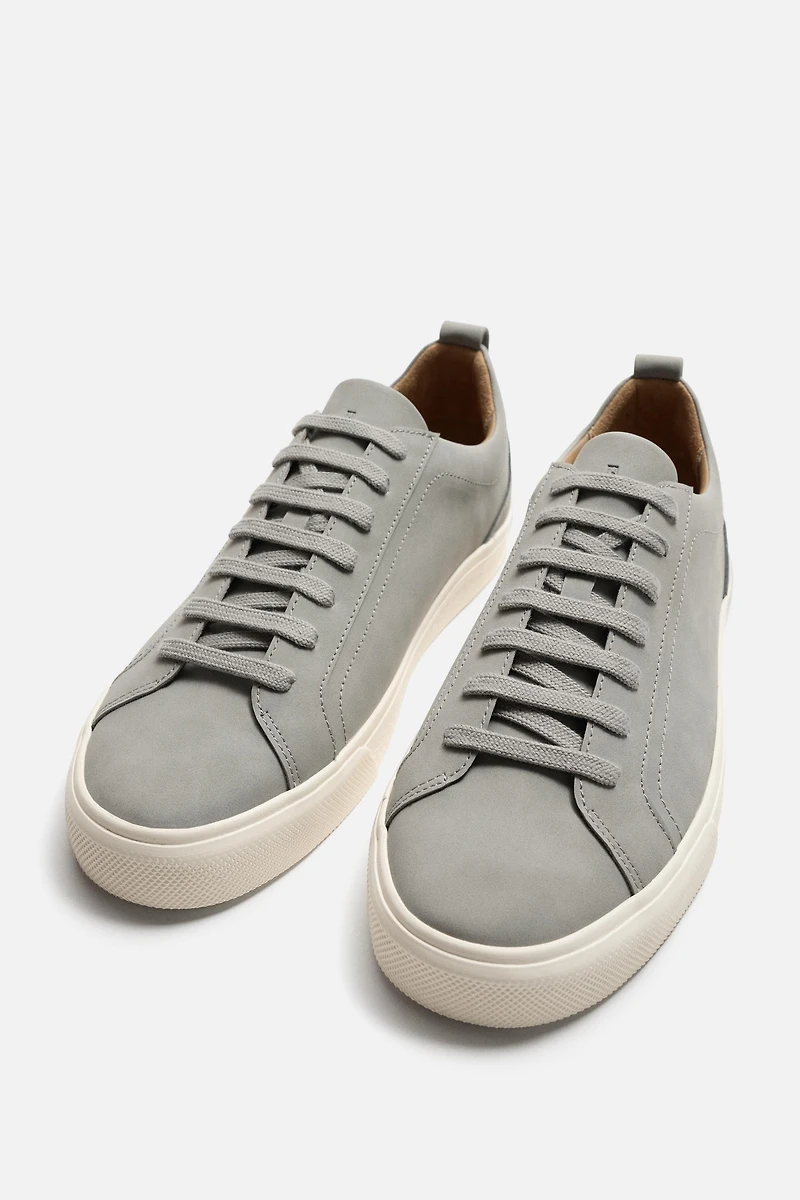 BASIC SNEAKERS
