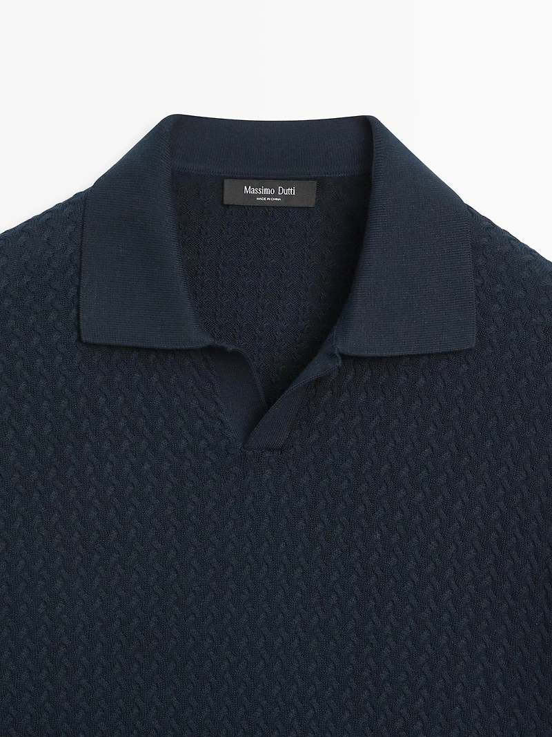 Polo en maille torsadée à col V