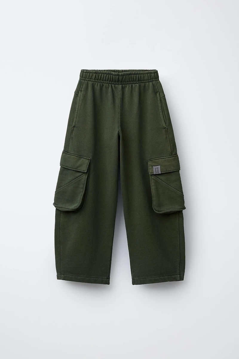 PANTALON EN MOLLETON LARGE CARGO TEINT PIÈCE