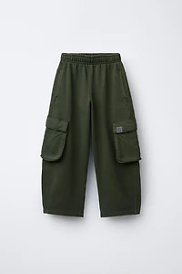PANTALON EN MOLLETON LARGE CARGO TEINT PIÈCE