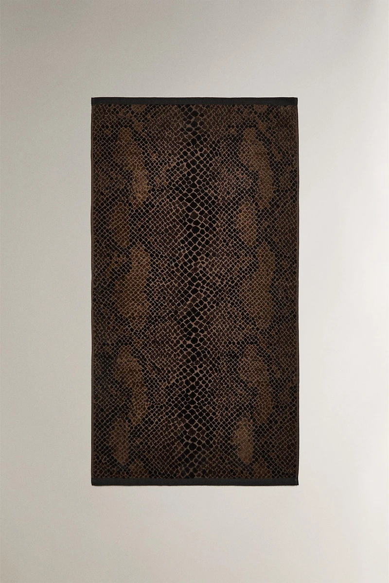 ANIMAL PRINT VELOUR BATH TOWEL