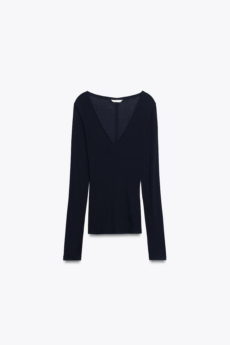 T-SHIRT DÉCOLLETÉ EN V