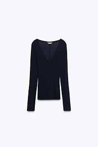 T-SHIRT DÉCOLLETÉ EN V