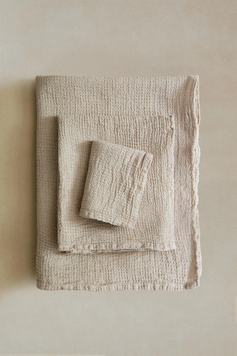 WAFFLE-KNIT LINEN BATH TOWEL