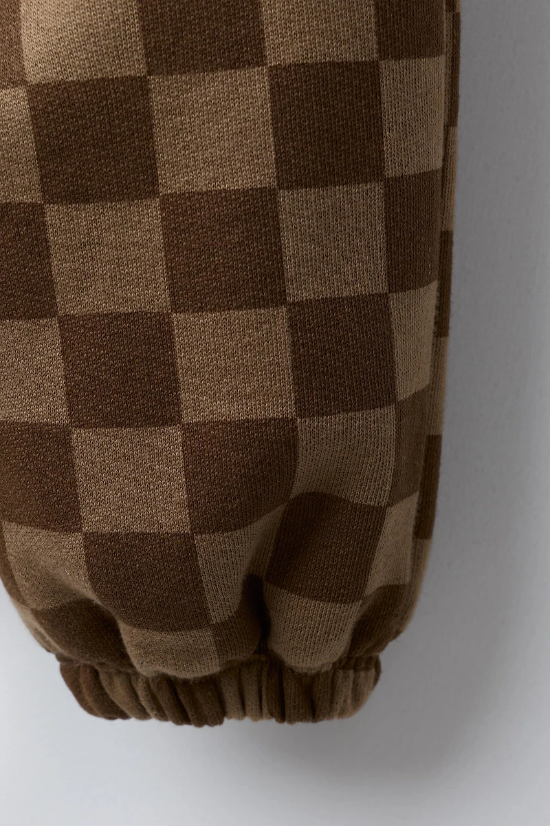 CHECKERBOARD SWEATSHIRT AND PANTS JOGGING SET