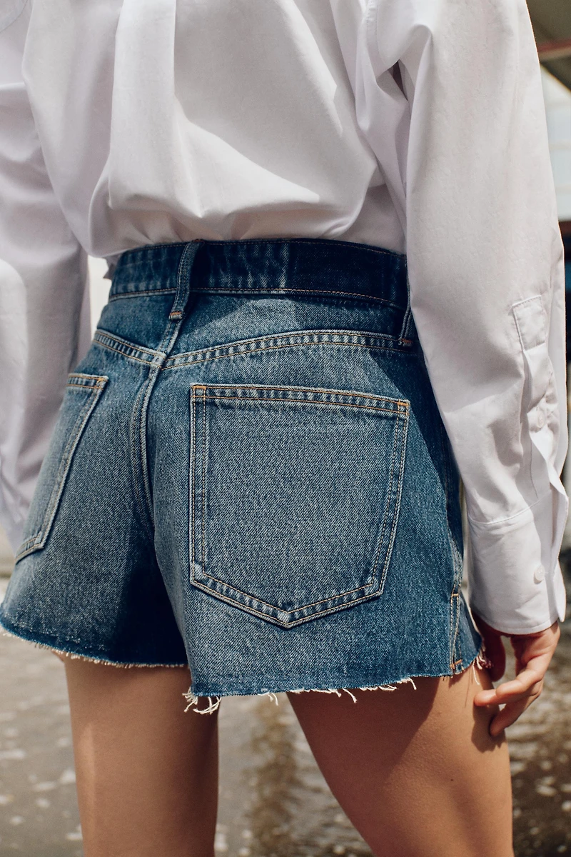 Z1975 FRAYED HEM MOM FIT SHORTS