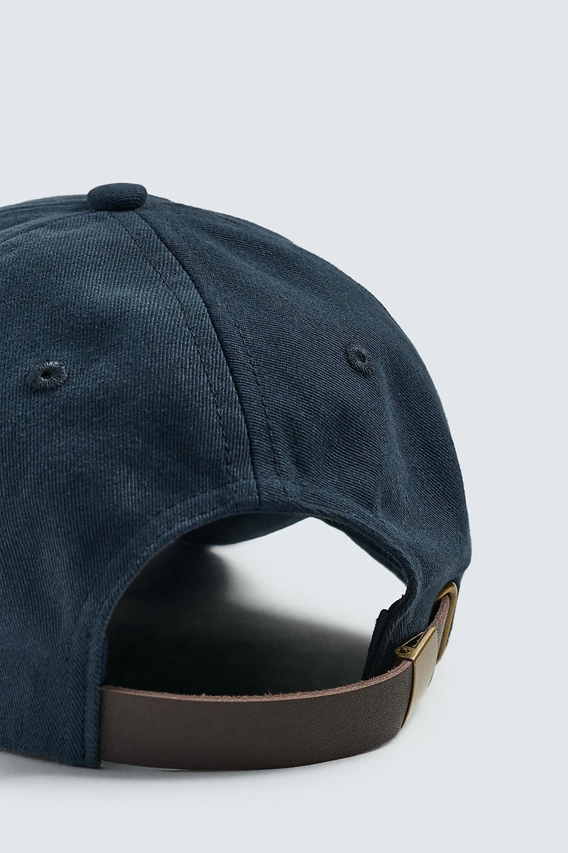 CASQUETTE À INSCRIPTION BRODÉE