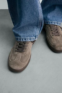 BASKETS EN CUIR