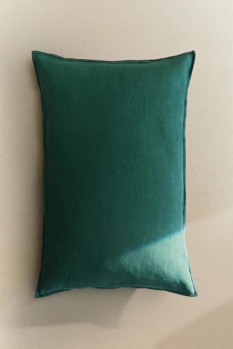 THROW PILLOW COVER WITH OVERLOCK