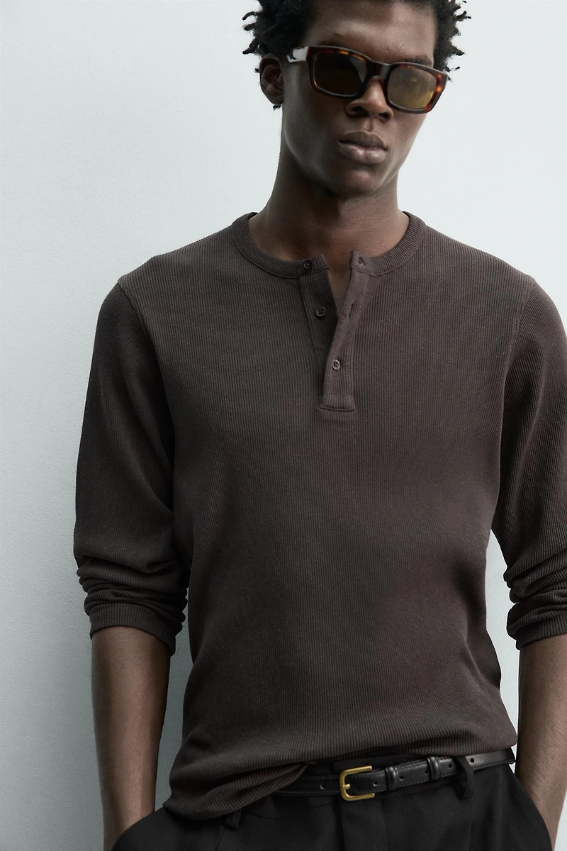 RIBBED HENLEY COLLAR T-SHIRT