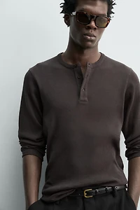 RIBBED HENLEY COLLAR T-SHIRT
