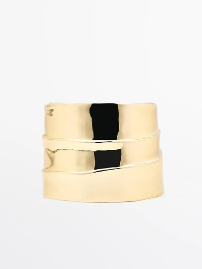 Pleated metal cuff