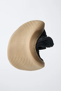 LEATHER STRAP BAREFOOT SNEAKER