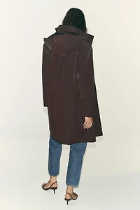 VESTE ENDUITE À CAPUCHE COUPE-VENT