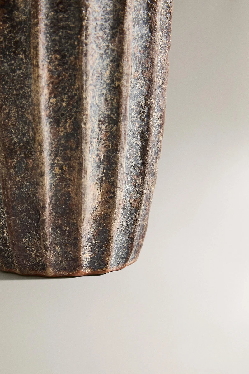 TERRACOTTA RAISED DESIGN TOOTHBRUSH HOLDER