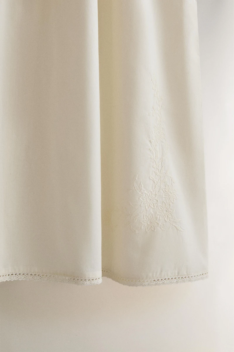LACE NIGHTGOWN