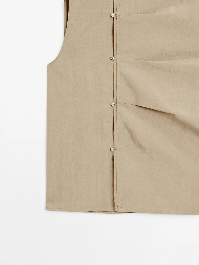 Blouse with silver button fastening on the side