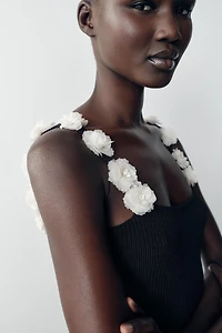 TOP EN MAILLE À FLEURS