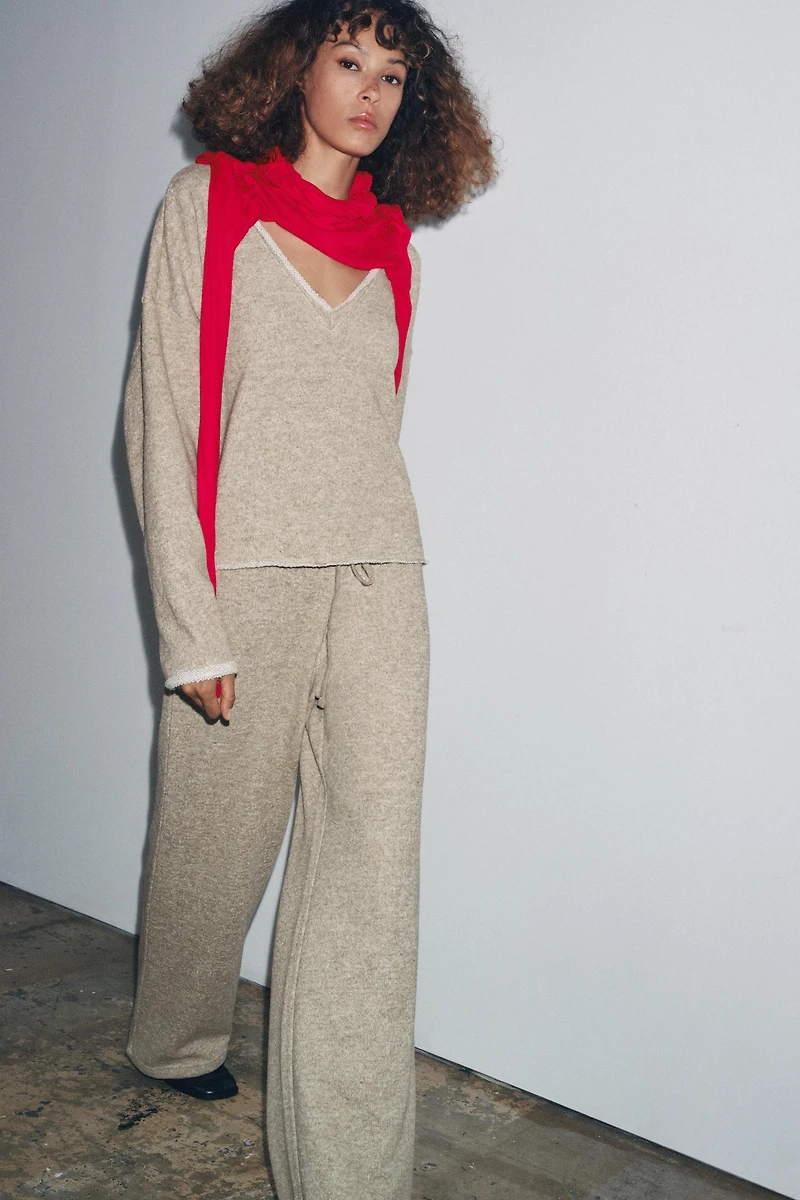 RUSTIC V-NECK SWEATSHIRT