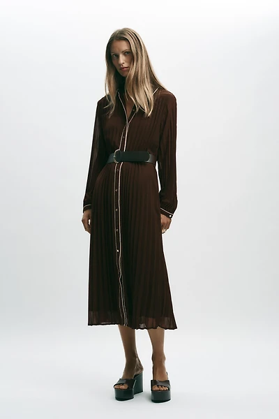 ROBE MIDI PLISSÉE CEINTURE