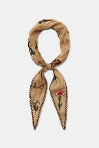 FLORAL EMBROIDERED TOPSTITCHED BANDANA