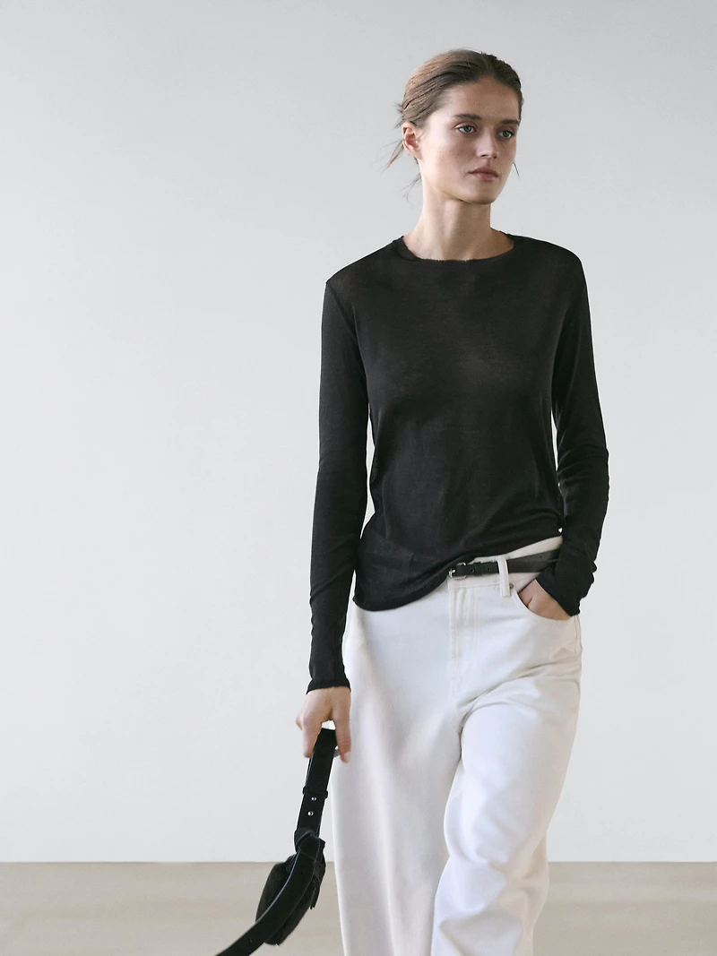 100% cotton semi-sheer T-shirt with collar detail