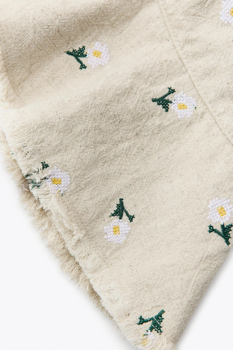 EMBROIDERED FLORAL BUCKET HAT