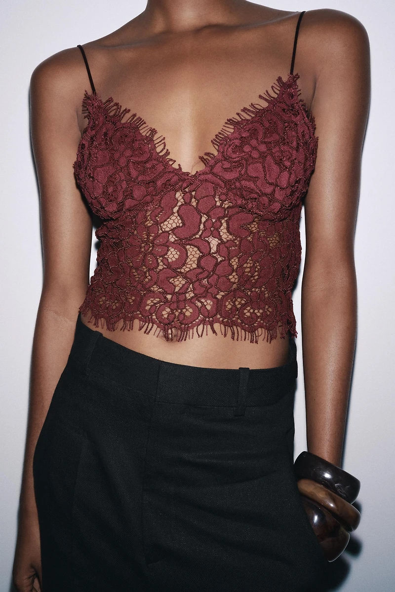 EMBROIDERED CROPPED TOP