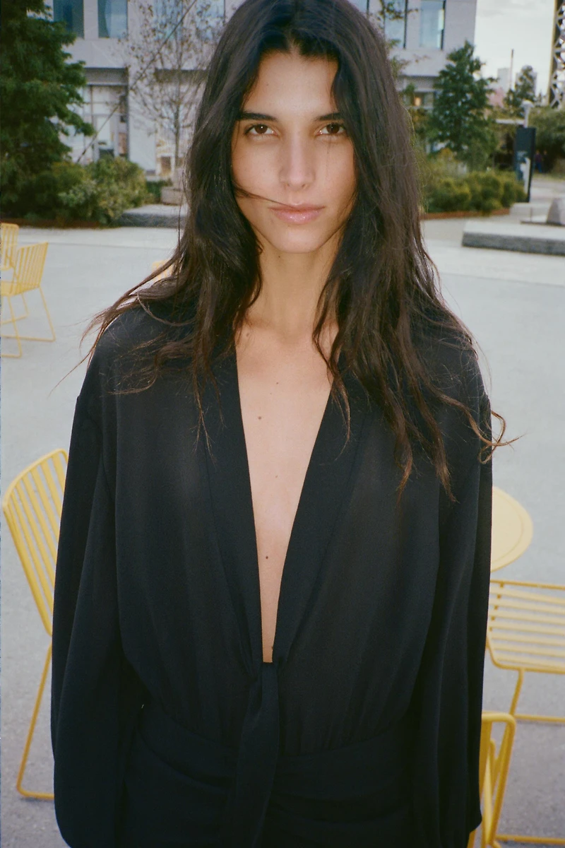 ROBE COURTE FLUIDE À VOLANTS