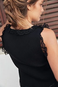 LACE BUTTON TOP