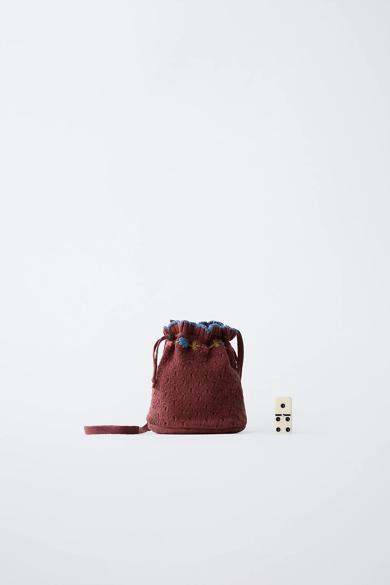 SAC BANDOULIÈRE EN MAILLE FLEURS BRODÉES