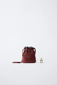SAC BANDOULIÈRE EN MAILLE FLEURS BRODÉES