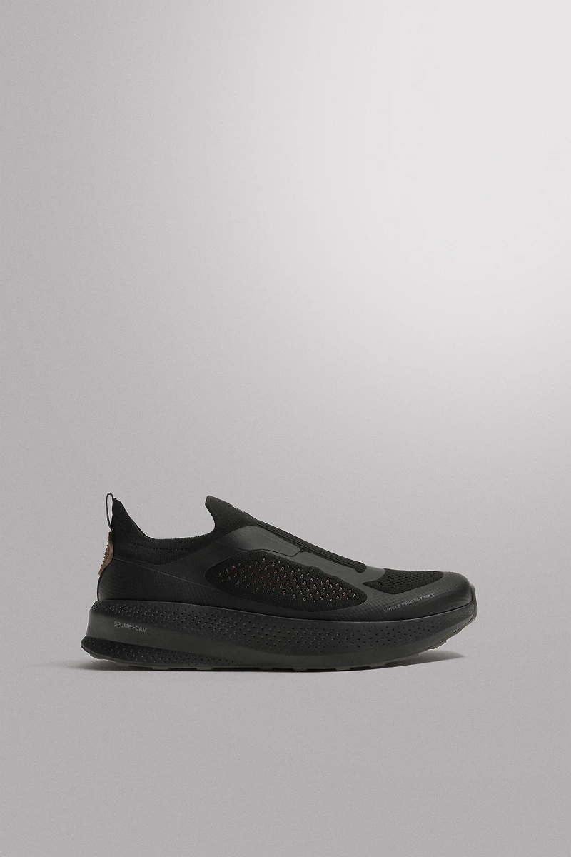TRAIL RUNNING SNEAKERS