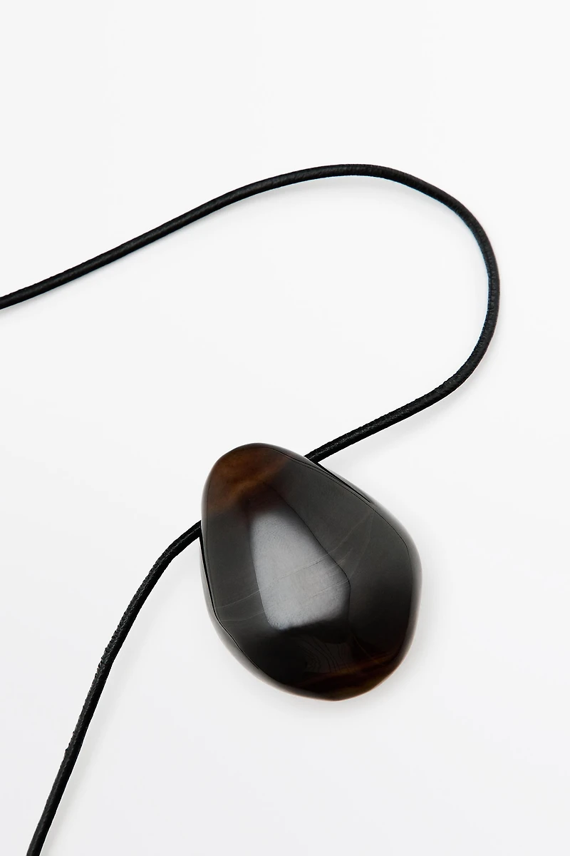 Stone pendant necklace