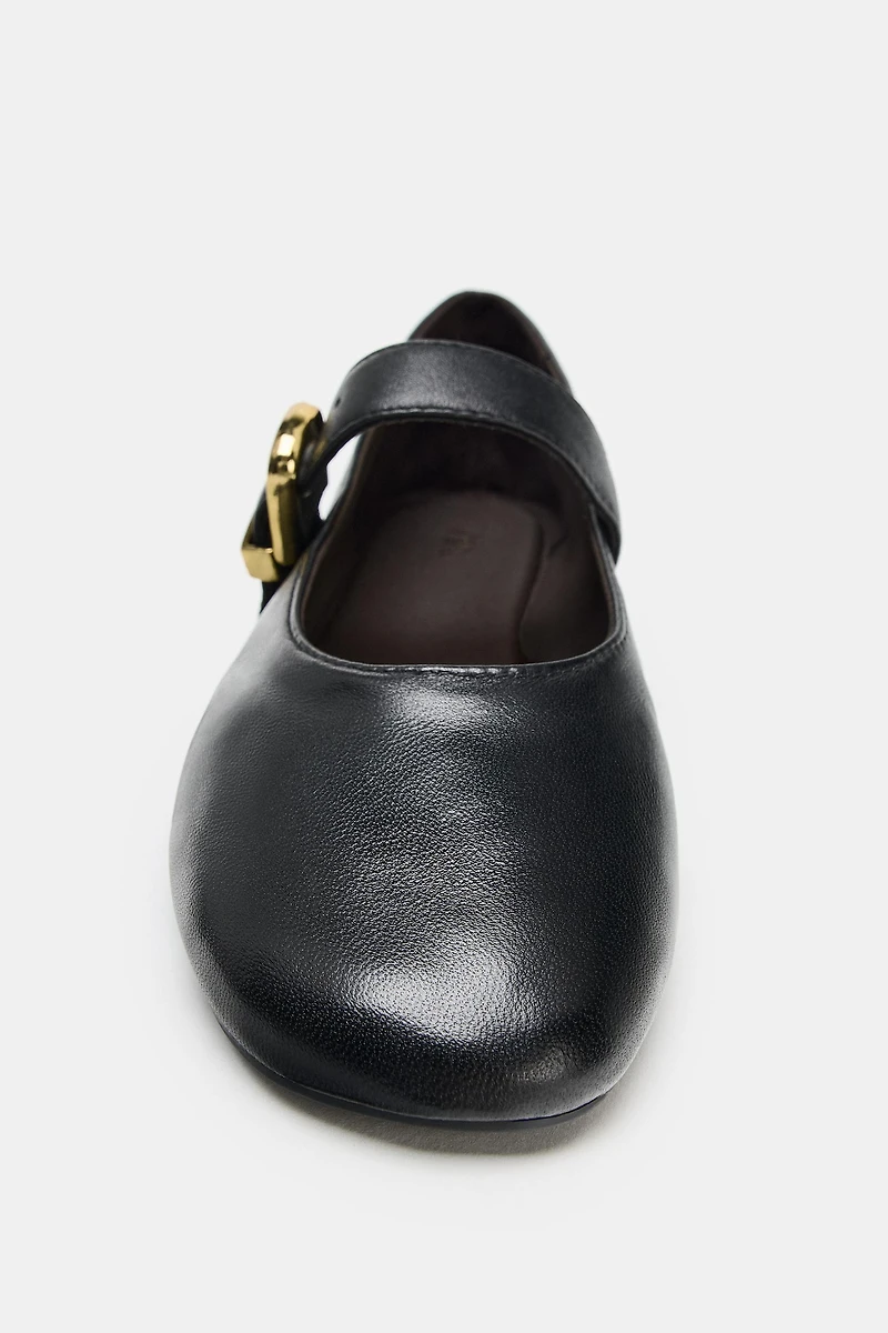 LEATHER BUCKLE BALLET FLATS