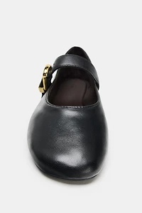 LEATHER BUCKLE BALLET FLATS