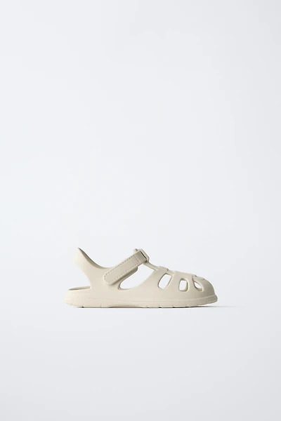 SANDALES STYLE PLAGE PIEDS NUS