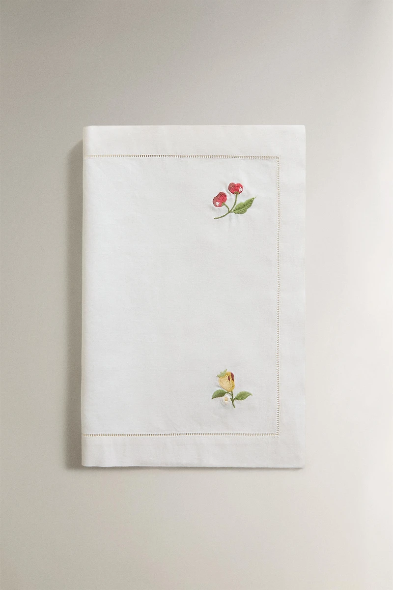 EMBROIDERED FRUIT PLACEMAT