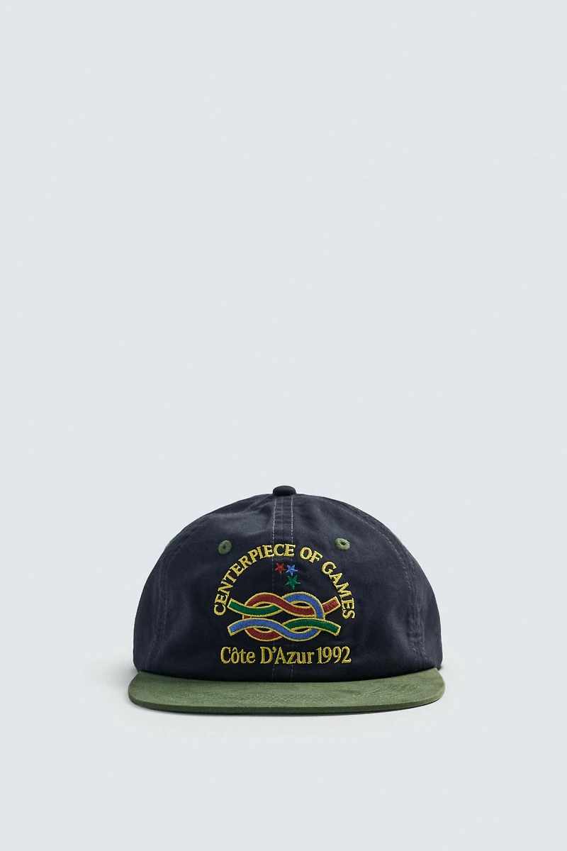 CASQUETTE À VISIÈRE PLATE BRODÉE
