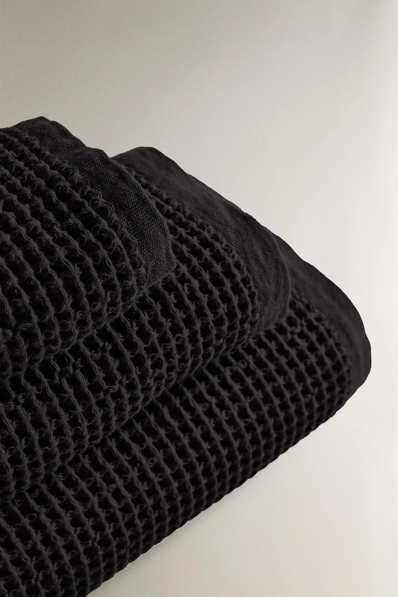 WAFFLE-KNIT COTTON BATH TOWEL