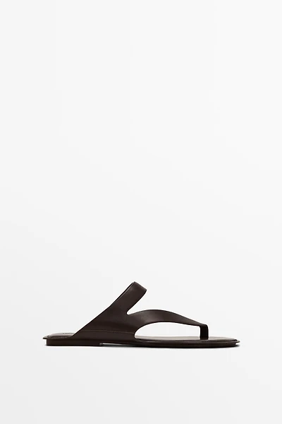 Asymmetric leather sandals with toe divider