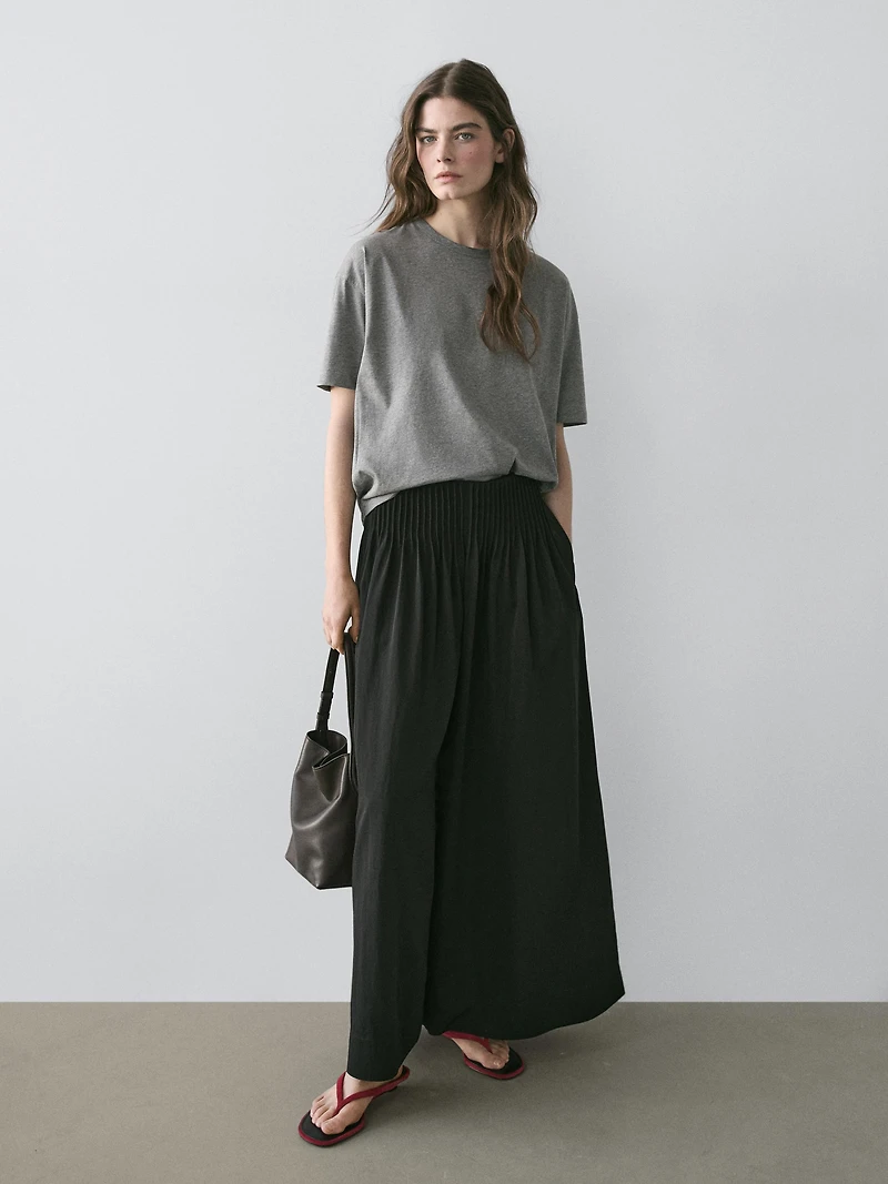 Flowing wide-leg pants