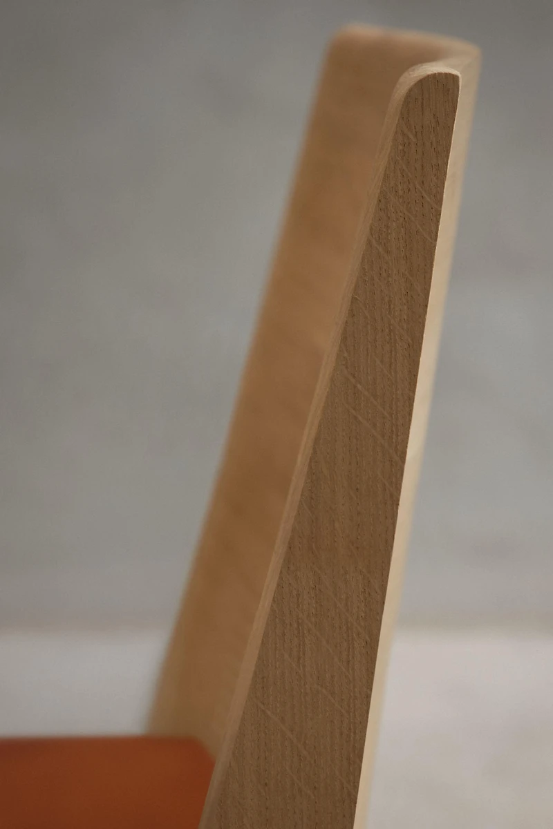 CHAIR 02