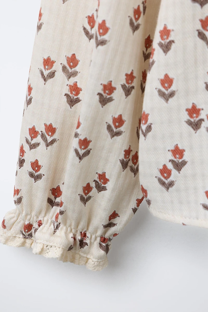 CHEMISE À FLEURS EN DENTELLE