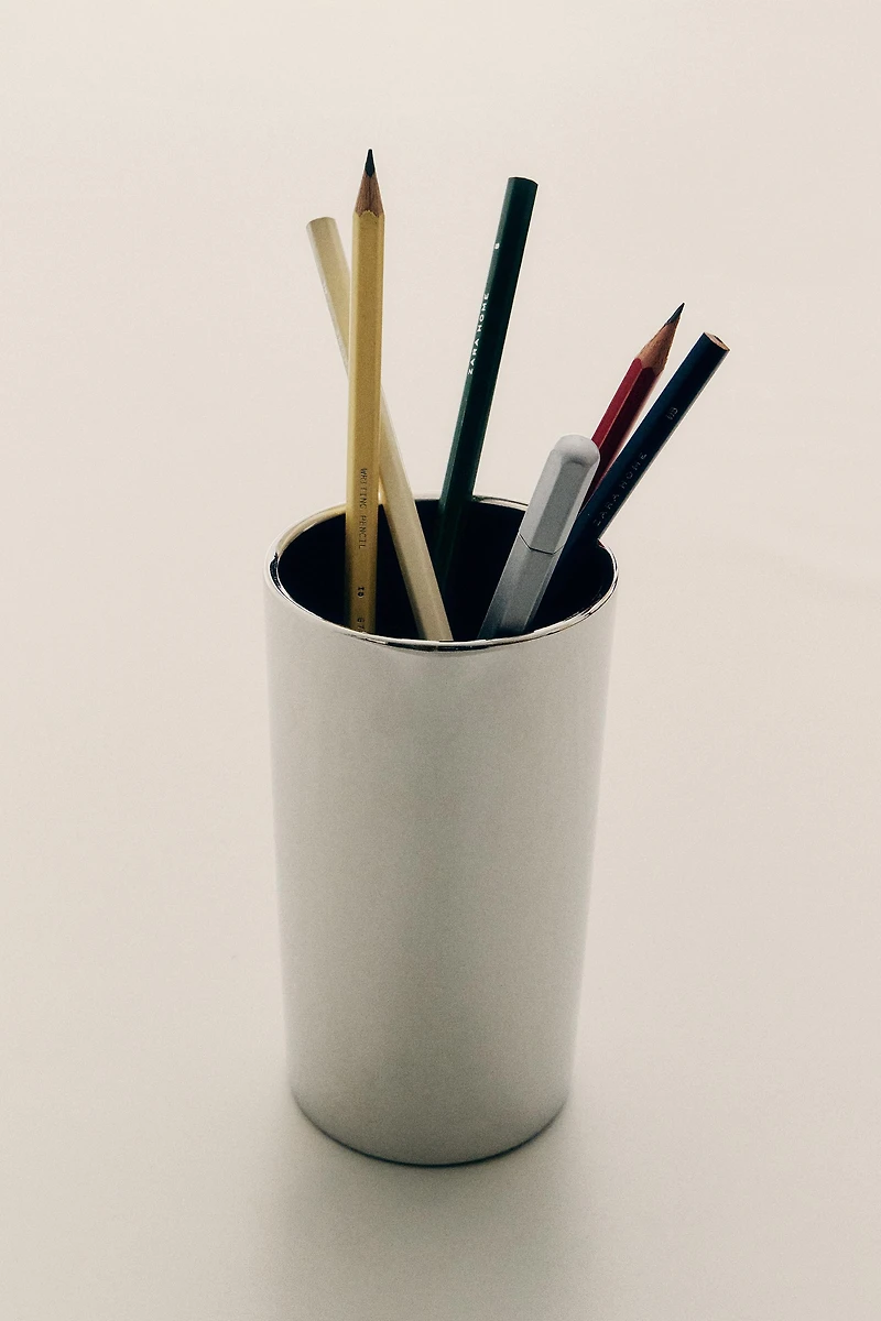 CYLINDRICAL METAL PENCIL HOLDER