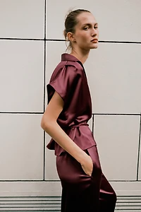 BELTED SATIN EFFECT SHIRT