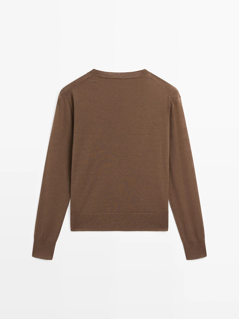 100% wool fine knit crew neck sweater