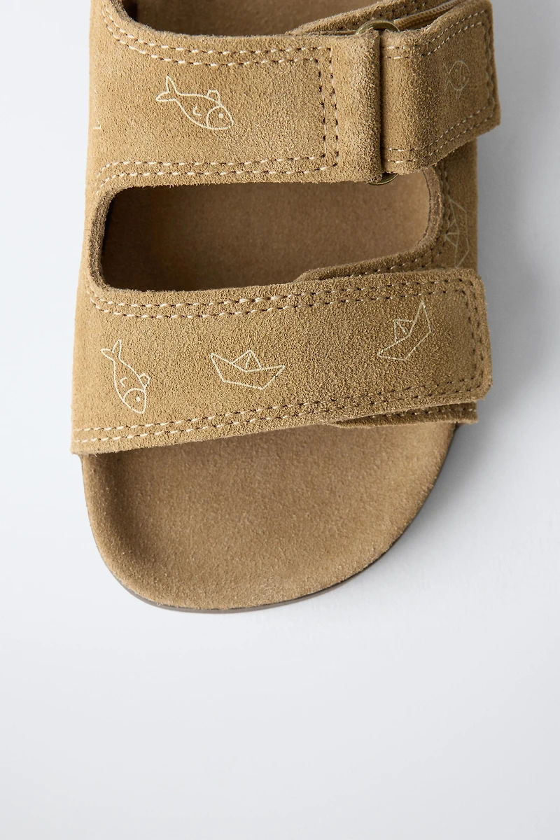 FISH PRINT LEATHER SANDALS